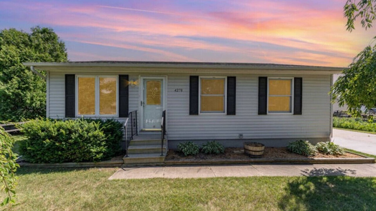 Bay City House | Cozy 3BR Home Near Park & Shops