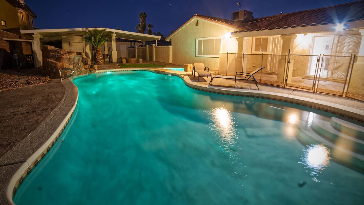 Rainbow Park House | Cozy 3BR home w/ pool