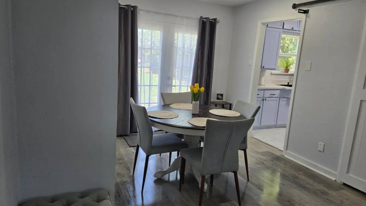 Grand Prairie House | Cozy 3BR Retreat by Stadiums, Parks & Theater