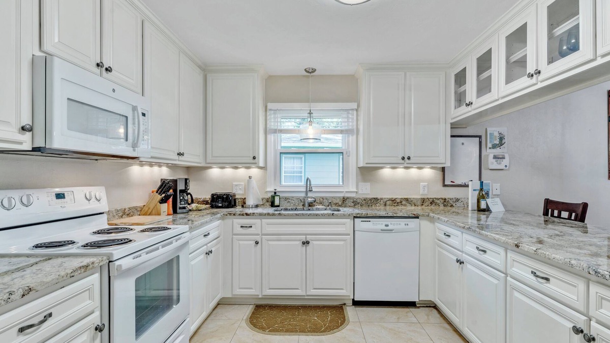 Woodland Drives House | Cozy 3BR townhome 5 minutes from downtown and Cascades