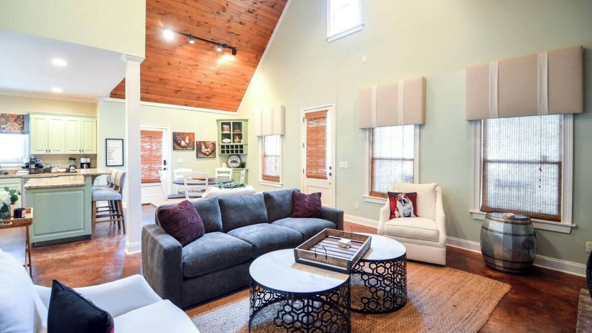 Starkville House | Cozy, 3Min Walk To Downtown, Firepit, King, SmartTv, 4Beds