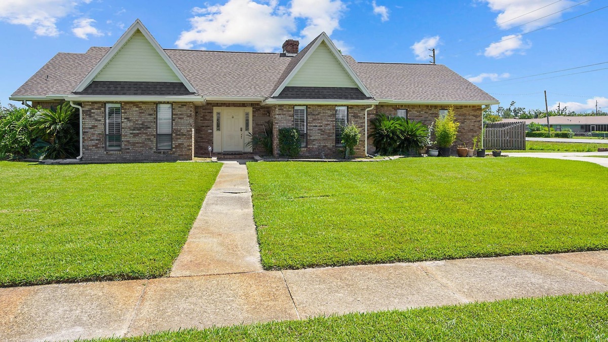 Panama City House | Cozy 4 Bd/3ba House. With Pool 15 Min From PCB
