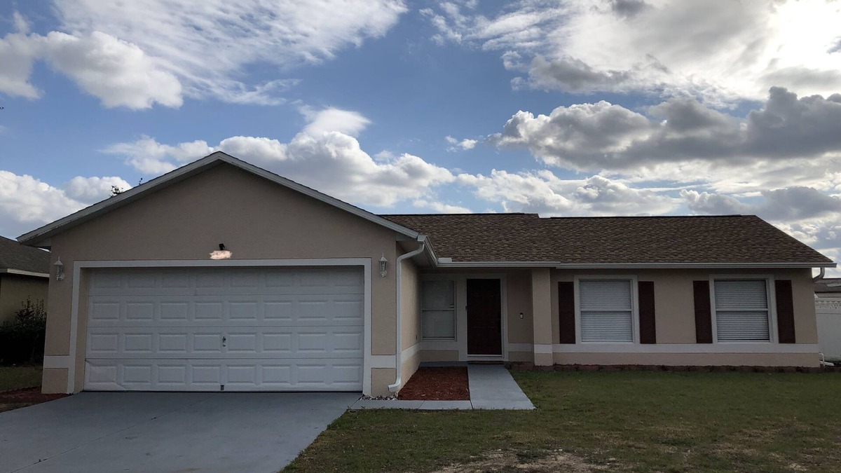 Siena Ridge House | Cozy 4 bedroom 2 bathroom Pool Home with game room Close to all the parks.