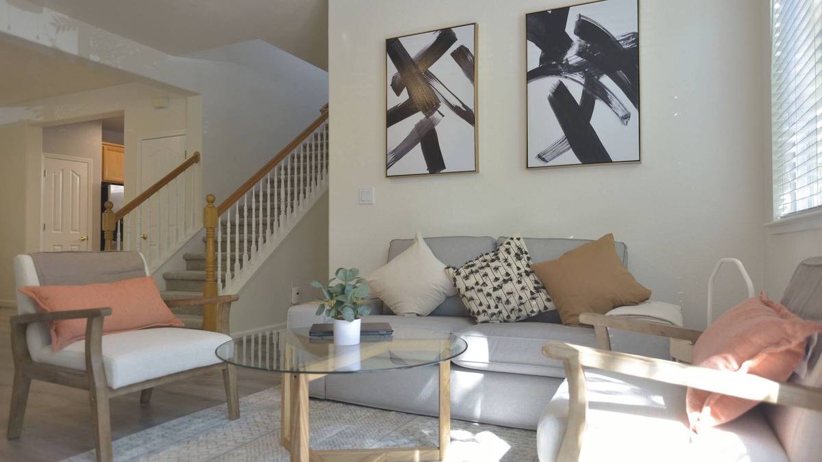 Regency Park House | Cozy 4 bedroom 3 bath home away from home