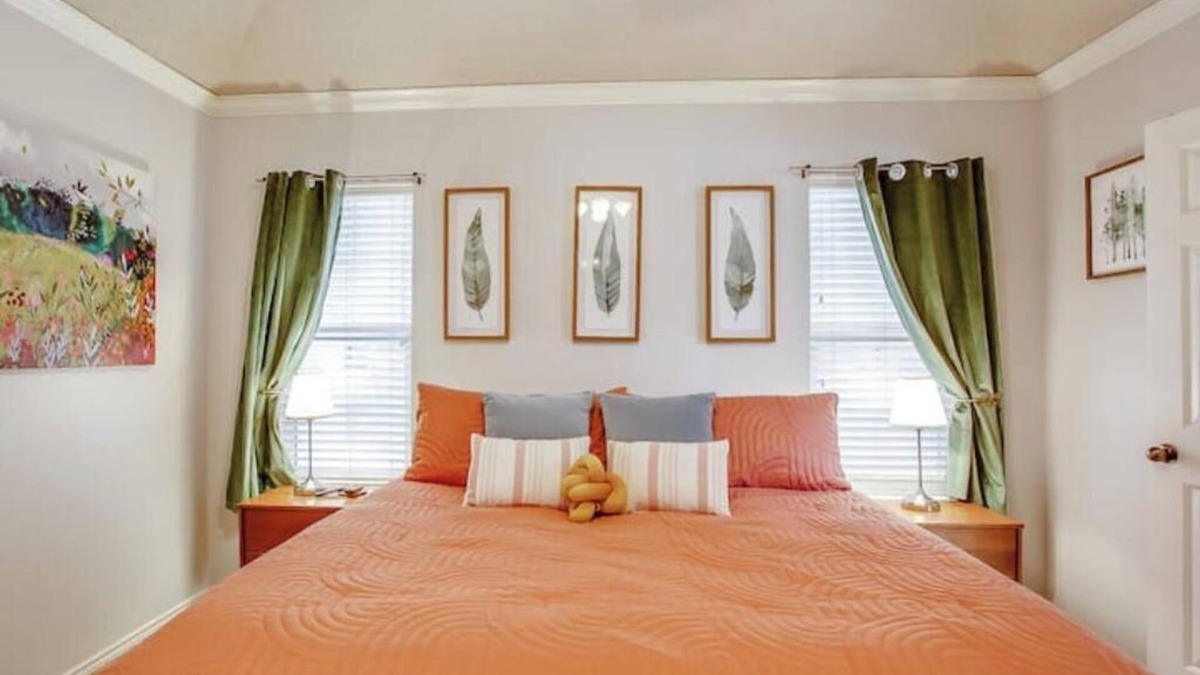 Lubbock House | Cozy 4 bedroom home with fully stocked kitchen and plenty of space!