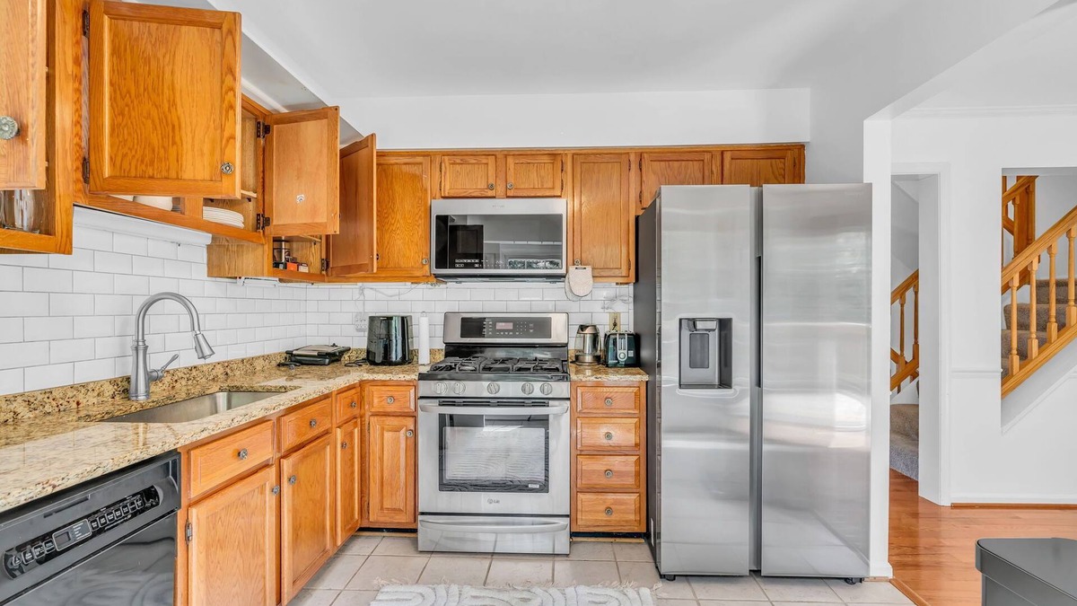 Fairfax House | Cozy 4-bedroom townhome in lovely Fairfax with AC, WiFi
