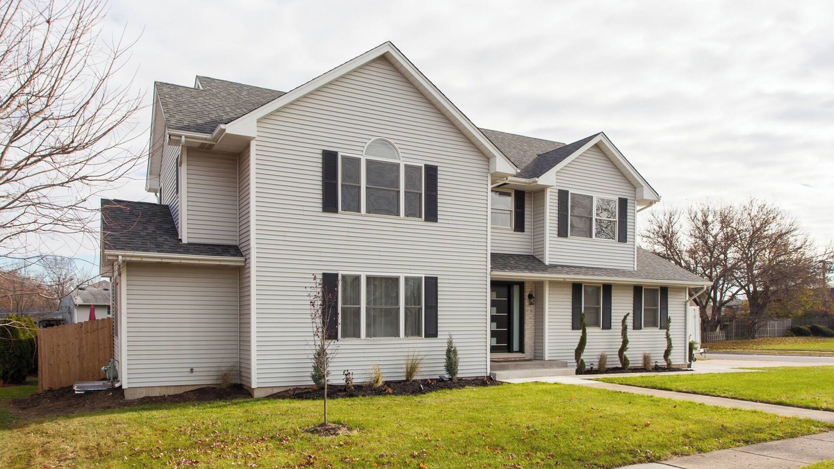Glendale Heights House | Cozy 4-bedroom house in fabulous Glendale