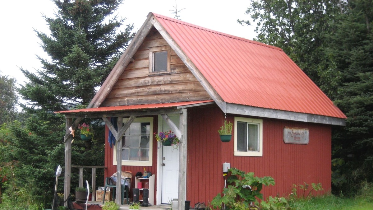 Kachemak Cabin | Cozy 4 person Cabin on historic Seaside Farm Songbird Sanctuary