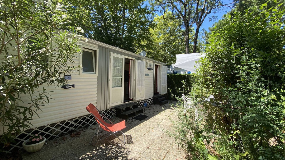 Fouras House | Cozy 4-Person Mobile Home, Steps from Beach, A/C, TV, Dishwasher, Near La Rochelle & Rochefort