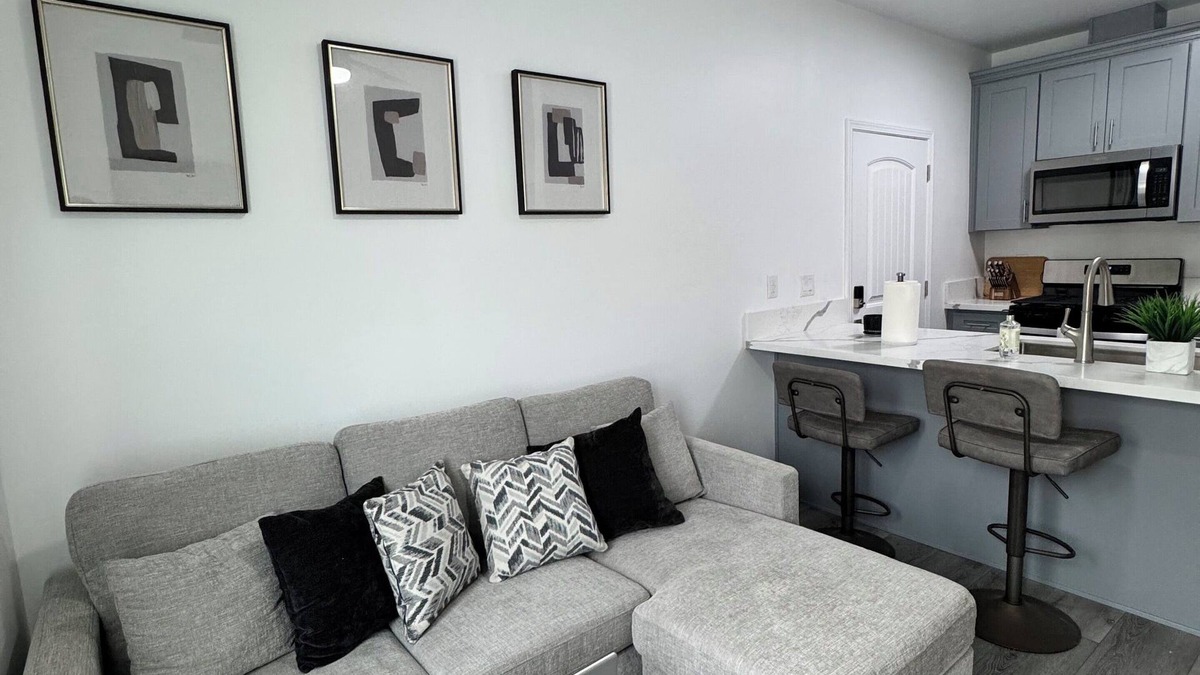 Callender Apartment | Cozy 450sqft ADU in charming Guadalupe 4 minutes from the beach, Full kitchen.