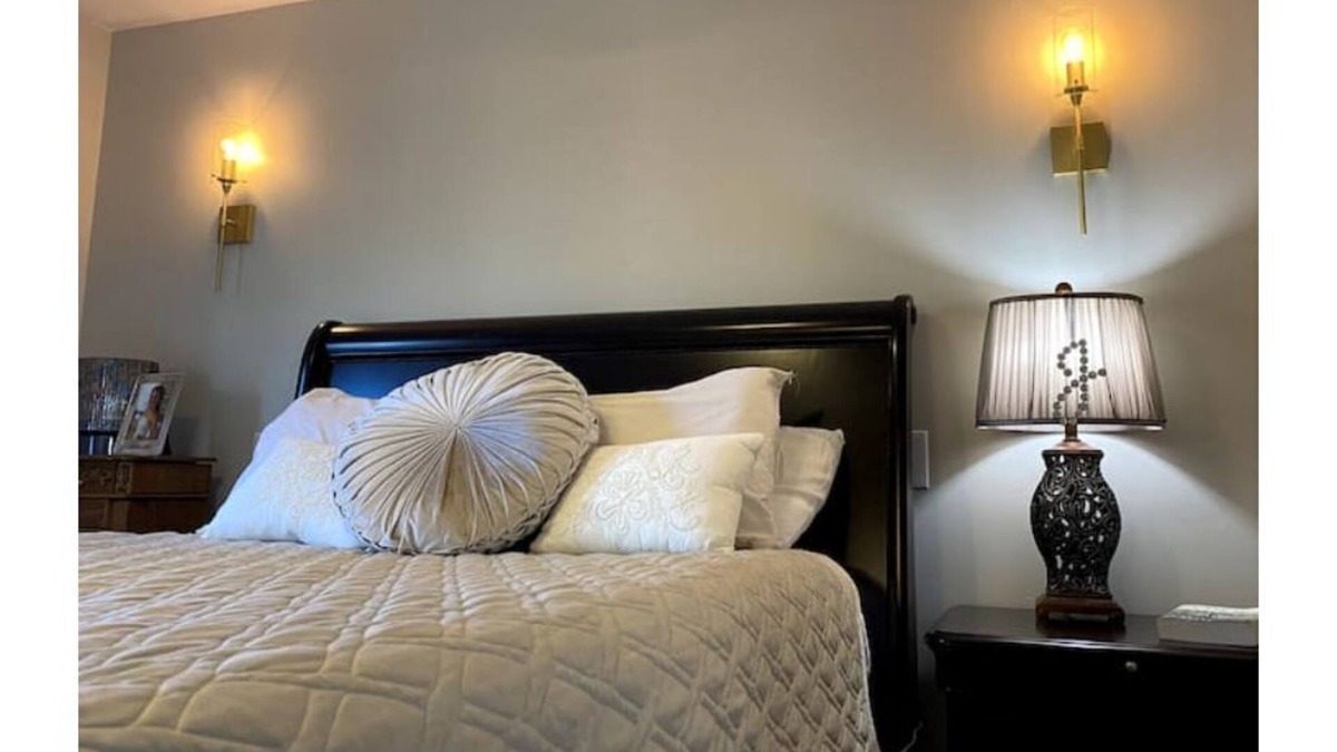 Durham House | Cozy 4Br/4Bath Craftsman Minutes from Downtown!