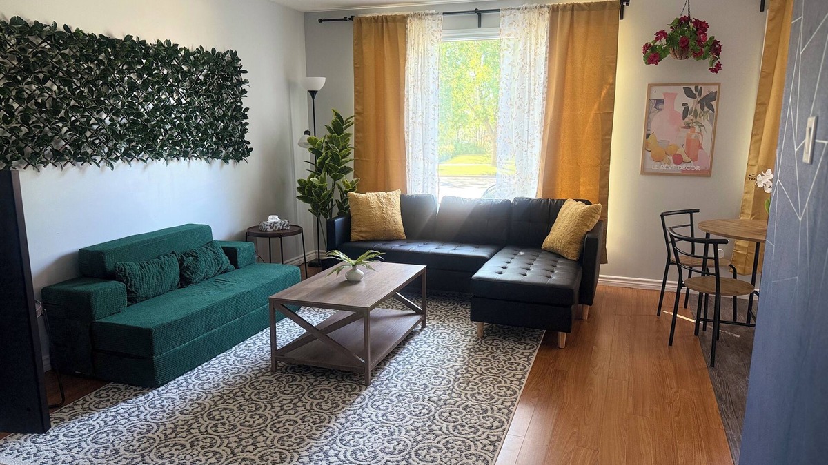 Lethbridge House | Cozy 4BR | Near Park & Downtown