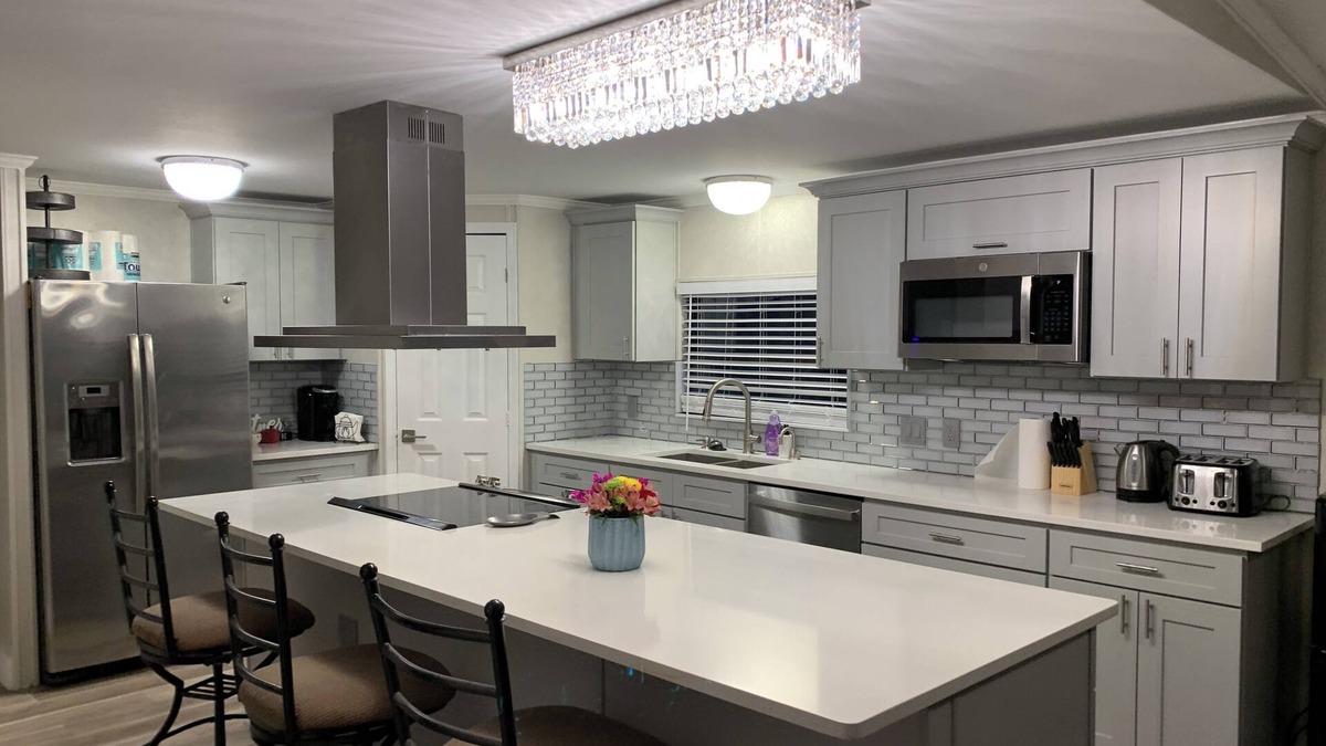 Arlington House | Cozy 5 Bedroom 85” TV Home in a Secluded Area