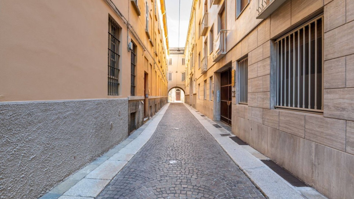 Parma City Centre Apartment | Cozy 68 sqm apartment, located on the ground floor that can accommodate four people.It is located 50 meters from the Duomo, the symbol of the city.Parma is a city on a human scale, perfect for those who love to take beautiful walks through the alleys.Nea