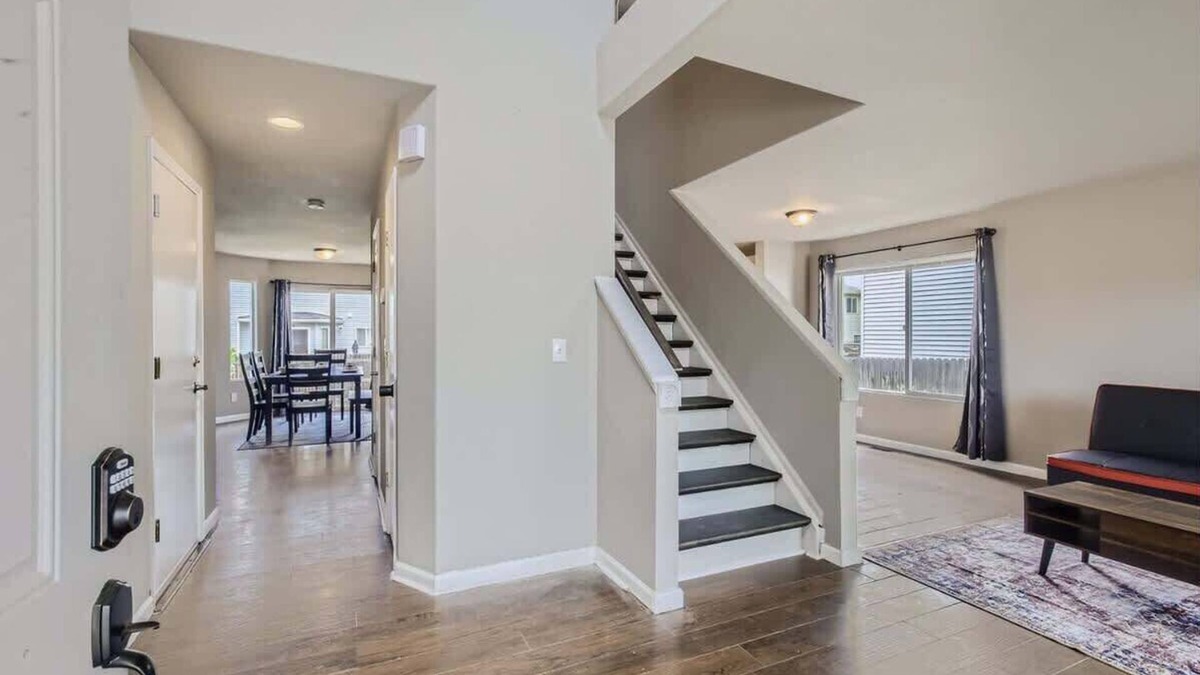 Longmont House | Cozy 6BR! Great for Large groups