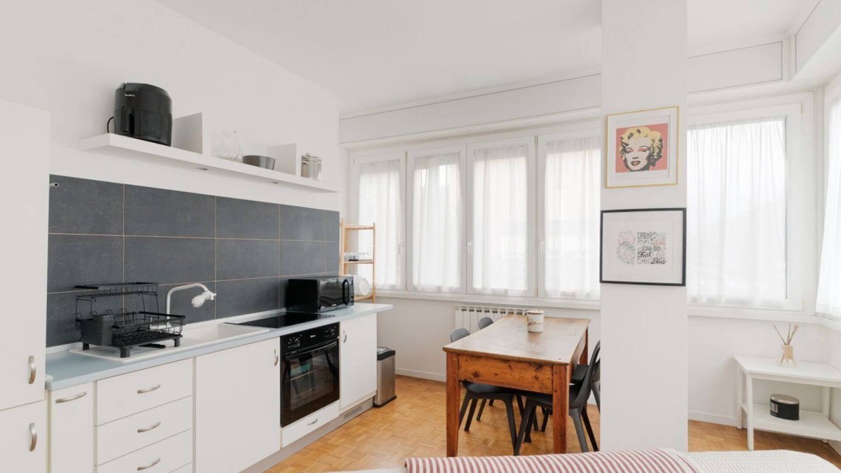 Barona Apartment | Cozy 78 sqm apartment, able to accommodate up to 4 people, located on the first floor of a building with lift.The property is located 650m from the Famagosta stop of the green metro line M2, which allows you to reach Piazza Duomo, Central Station and Gar