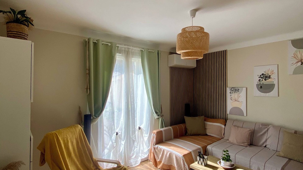 Entraigues-sur-la-Sorgue Apartment | Cozy Apartment in the Heart of a Provençal Village – 2 Bedrooms + Balcony