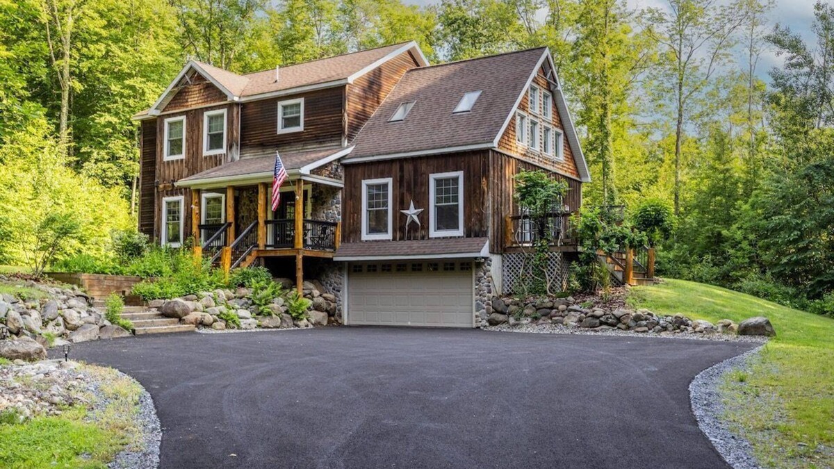 Lake George House | Cozy Adirondack Lodge in Lake George