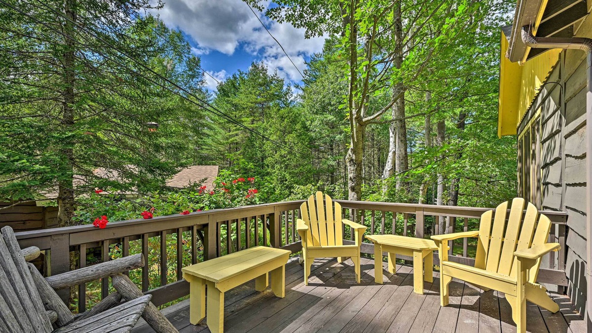 Schroon Lake Cabin | Cozy ADK Cabin with Porch: Walk to Schroon Lake!