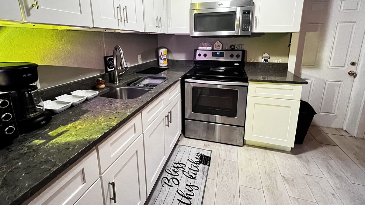 Winter Garden House | Cozy Affordable 2/1 Lovely Home Close to everything and Disney