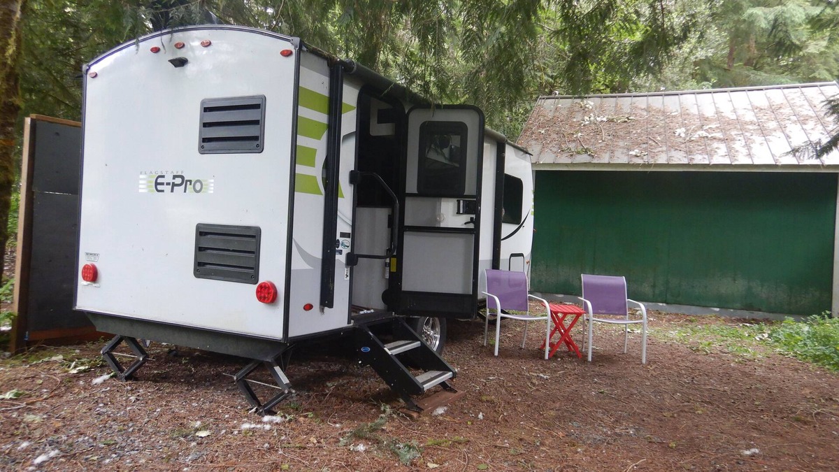 Lime Kiln House | Cozy, Affordable guest accommodations in Verlot, WA - Granite Falls Area Pets OK