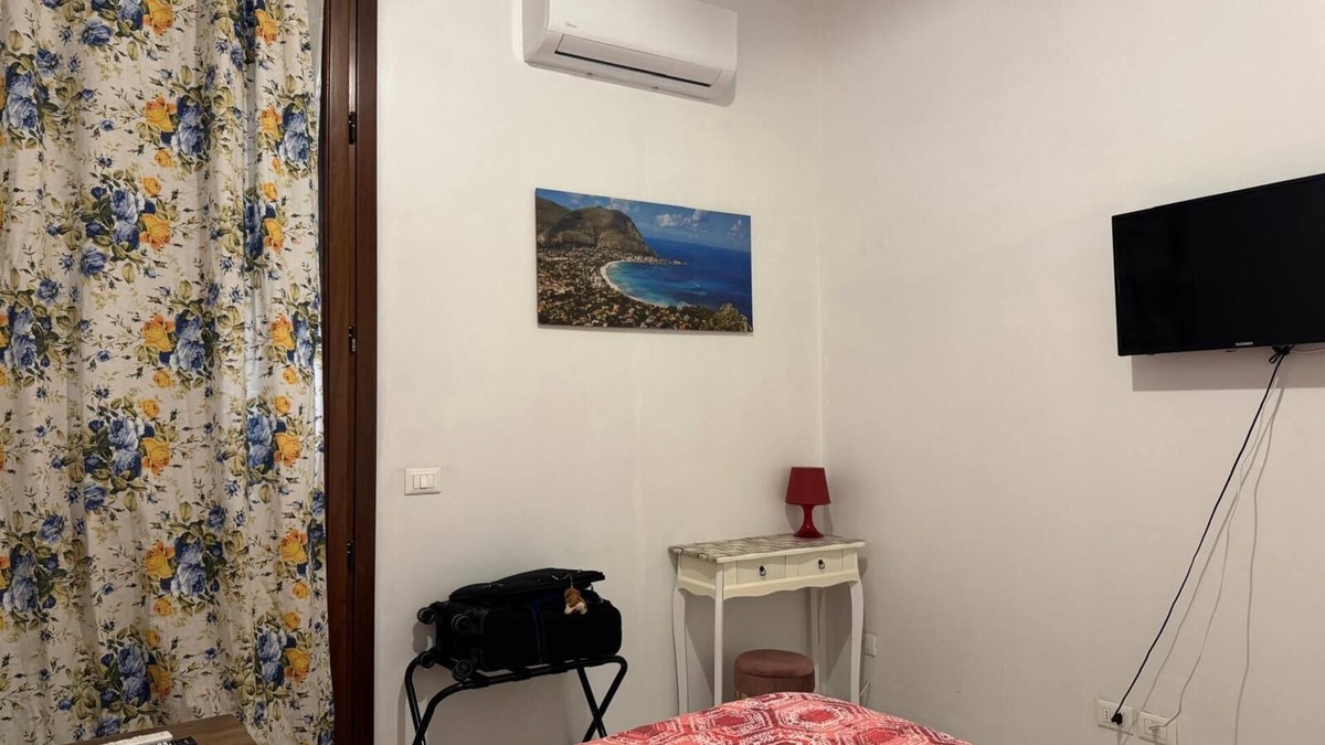 Ruggero Settimo Apartment | Cozy air-conditioned apartment 5 minutes from the Politeama Theater