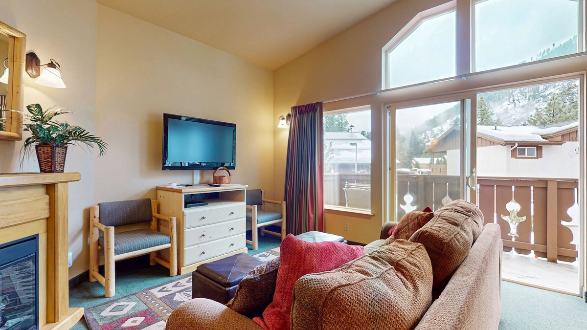 Downtown Leavenworth Hotel | Cozy alpine escape with modern comforts, scenic views and great shared amenities