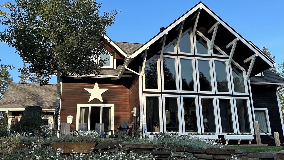 East Kootenay Apartment | Cozy alpine retreat minutes from the ski hill and golf course