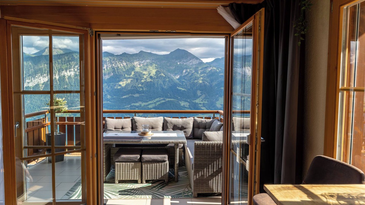 Beatenberg Apartment | Cozy Alpine Retreat with Private Sauna & Stunning Lake and Mountain Views
