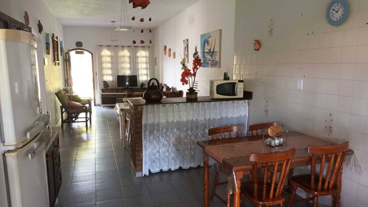 Bairro da Enseada House | COZY AND AIRY HOUSE WITH 3 BEDROOMS AND A SUITE FOR UP TO 13 PEOPLE.