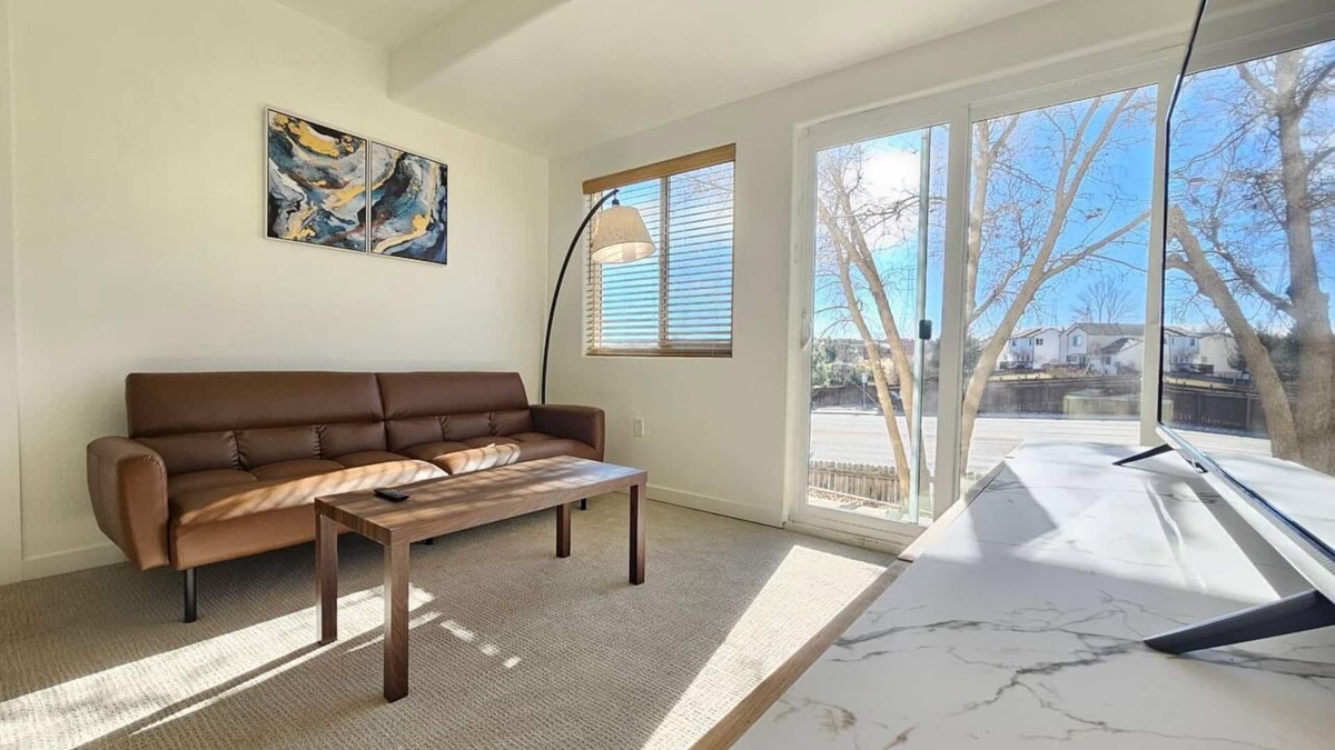 High Point House | Cozy and Bright 2-Bedroom Haven