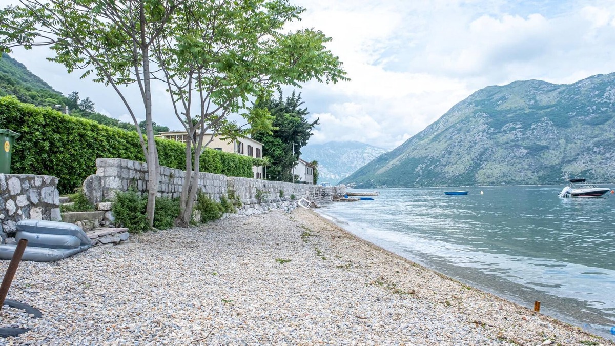 Donji Stoliv Apartment | Cozy and Chic Vacation Flat near Sea in Montenegro