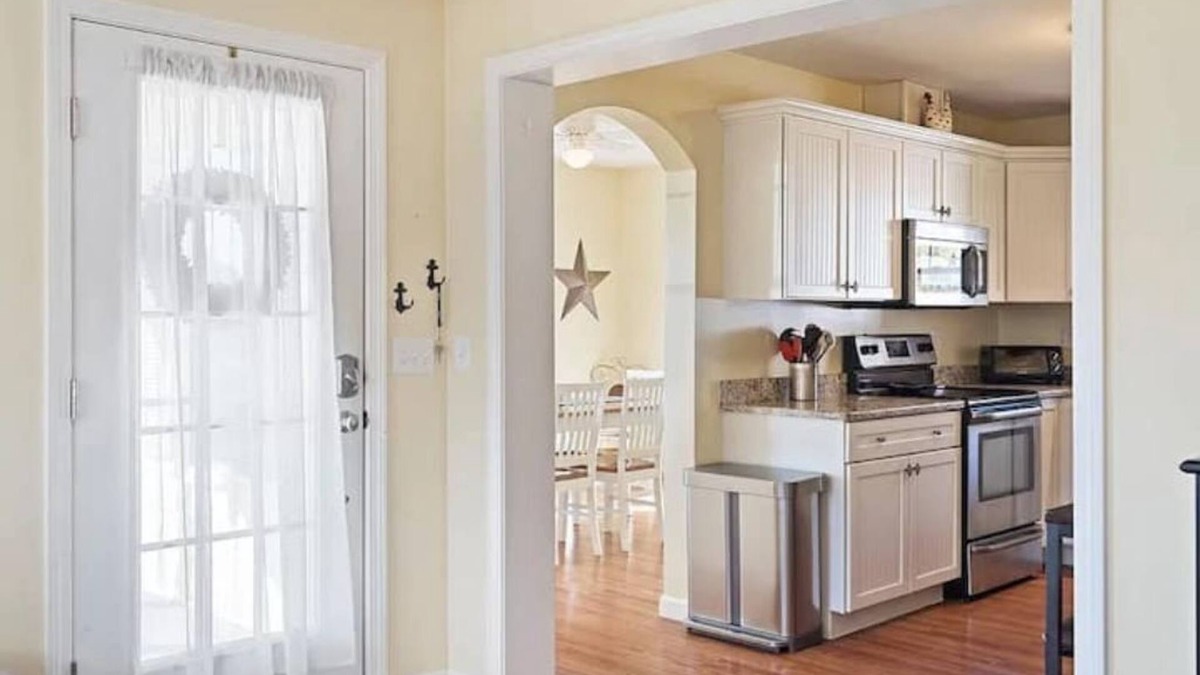 Old Orchard Beach Condo | Cozy and Clean Summer Cottage w/Pool & Hot Tub