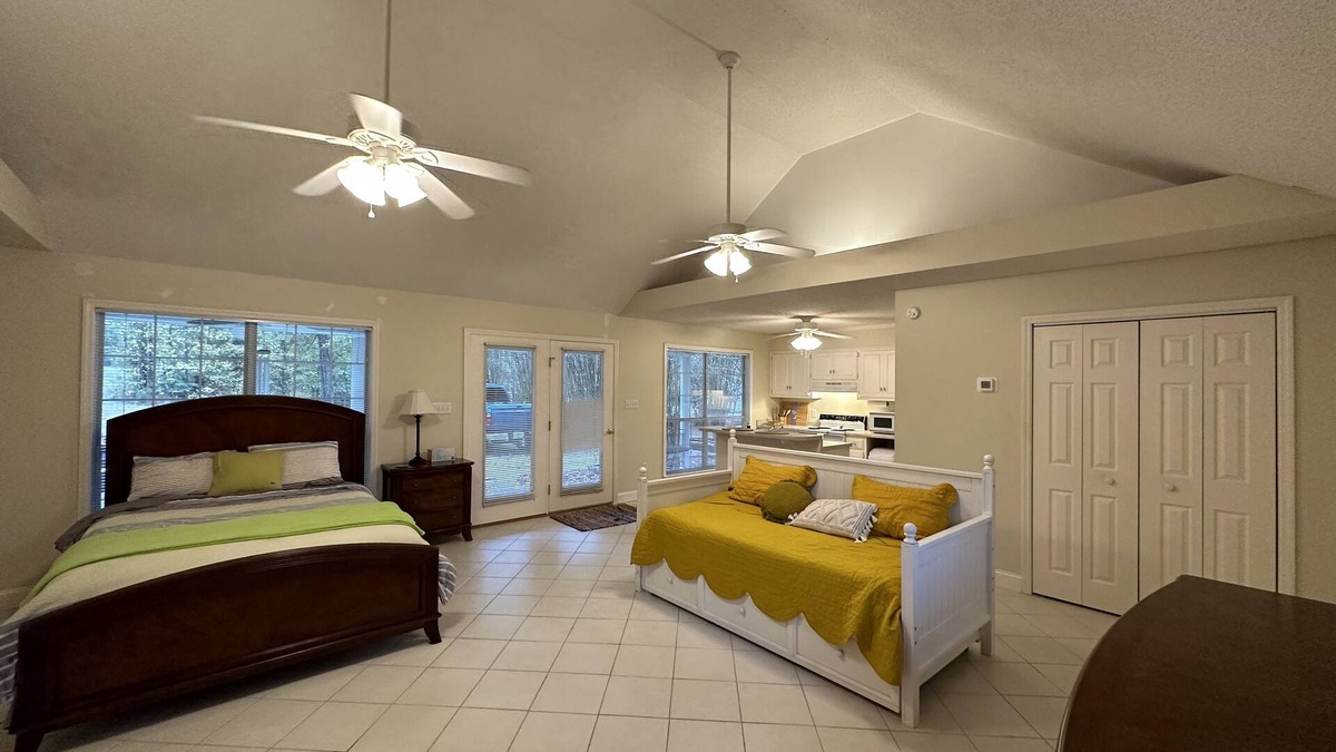 Sandersville Apartment | Cozy and Clean Guest House with Lake Access
