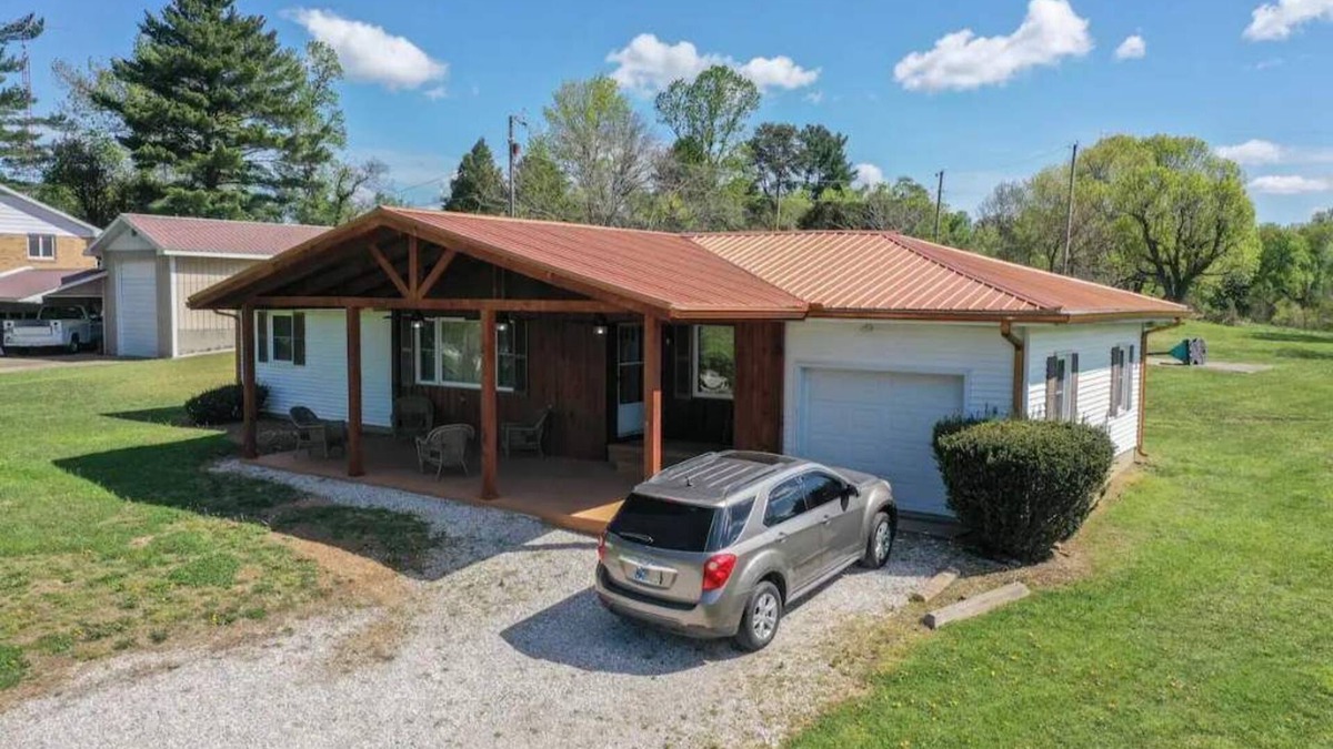 French Lick House | Cozy and comfy Golf Course Cottage