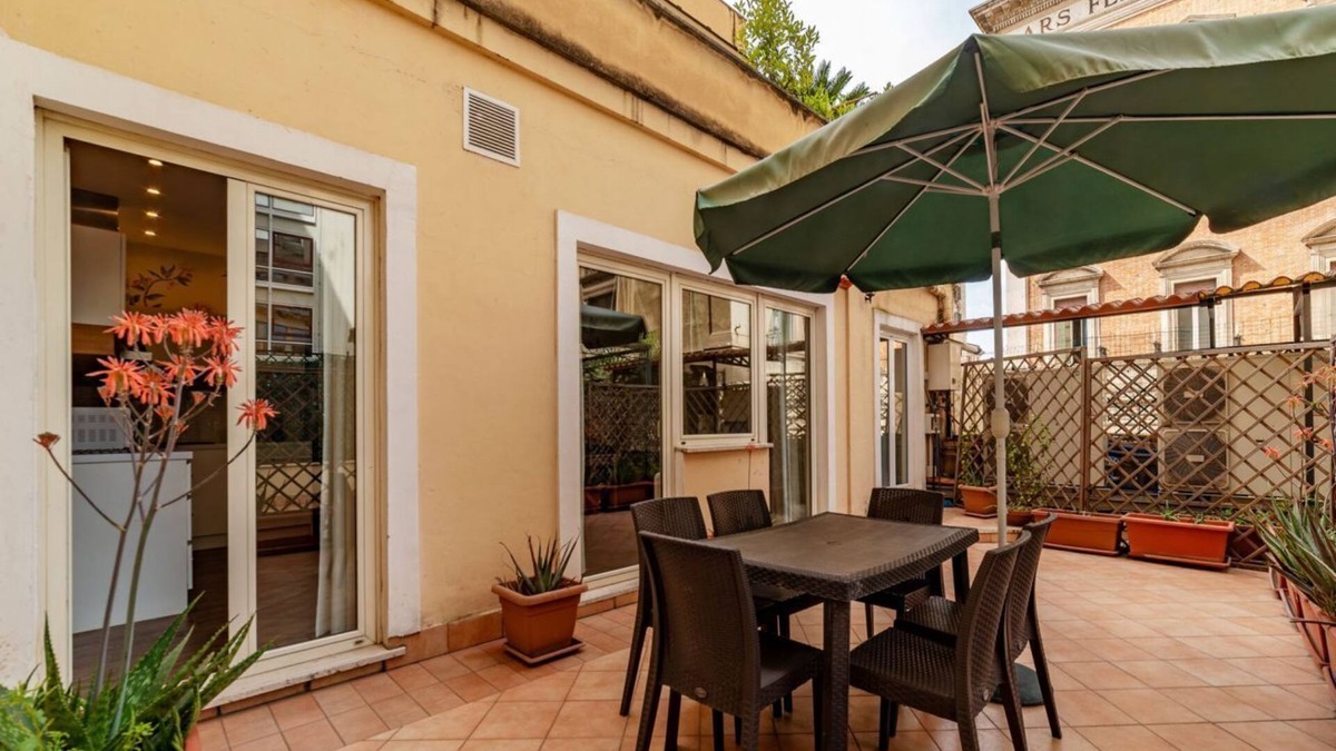 Sallustiano Apartment | Cozy and elegant 60 sqm apartment, perfect for 6 people, located on the first floor (NO lift) of a renovated period building in the heart of the historic center of Rome (NO traffic-limited area). The property is located just a few minutes from "Piazza di