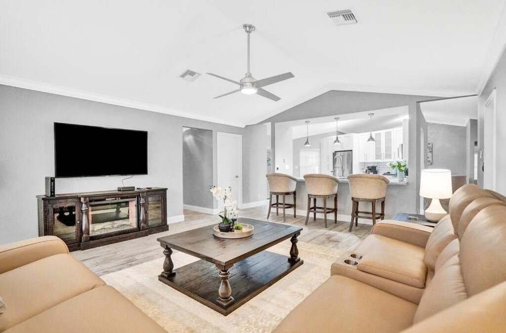 Plantation Apartment | Cozy and Family Friendly 4BR House w a pool