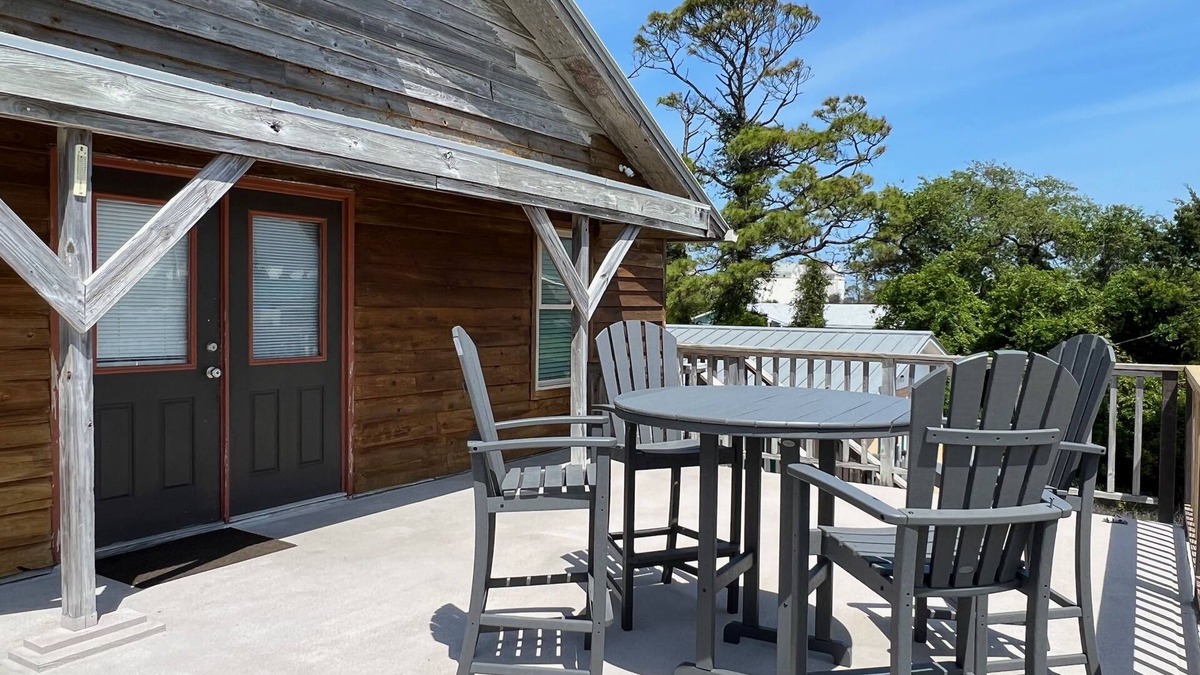 St. George Island Villa | Cozy and located in the center of the island close to local shops & restaurants!
