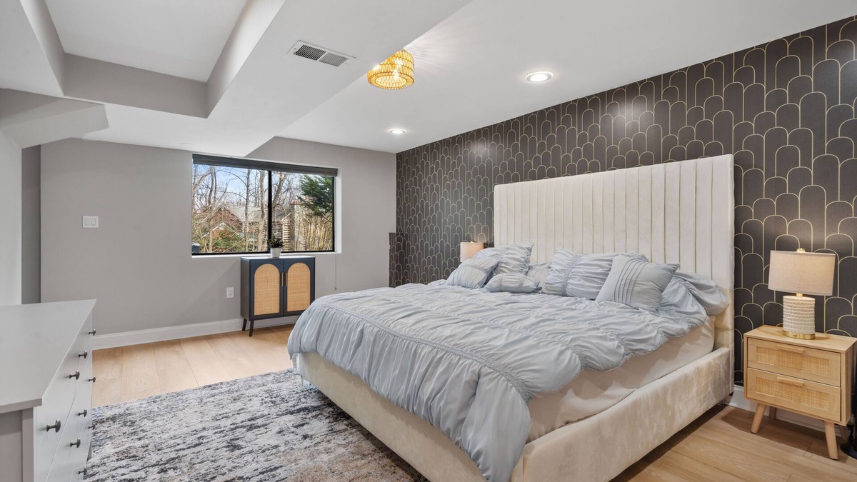 Wolf Trap Apartment | Cozy and Lux retreat near Tysons: King Bed, Games