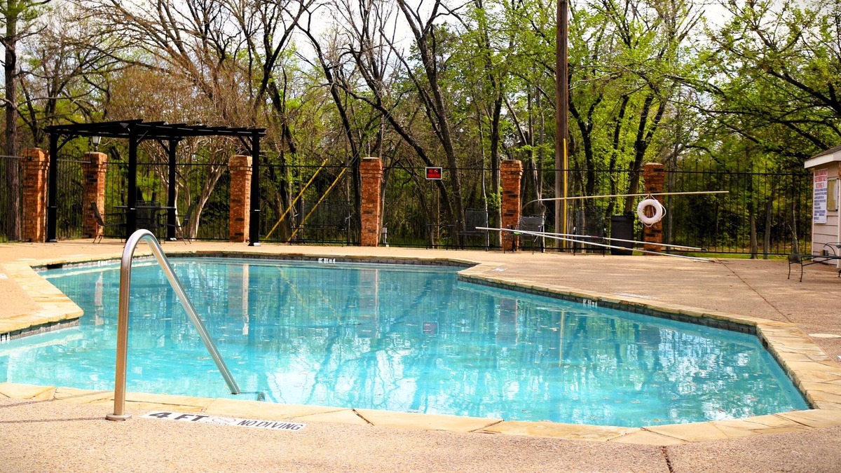 Euless House | Cozy and Luxurious Hideaway in Euless, Texas. Pet Friendly!