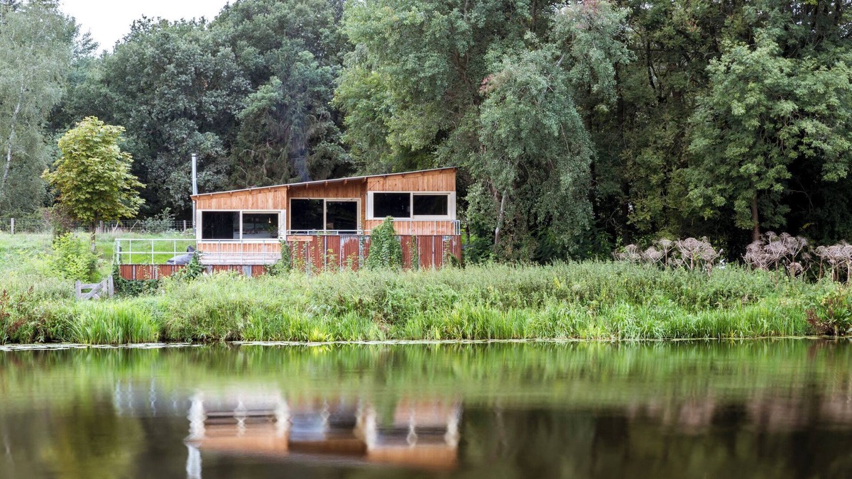 Dalfsen Ski Chalet | Cozy and luxurious nature cottage overlooking the river Vecht