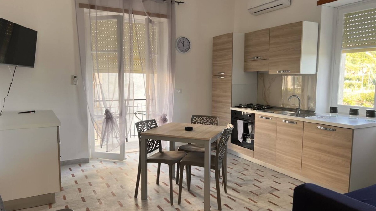 Fuscaldo Apartment | Cozy and modern apartment a stone's throw from the sea