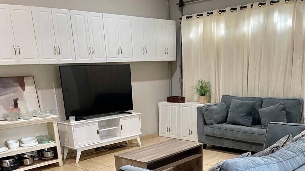 Tarzana Apartment | Cozy And Modern Casita in Prime Location