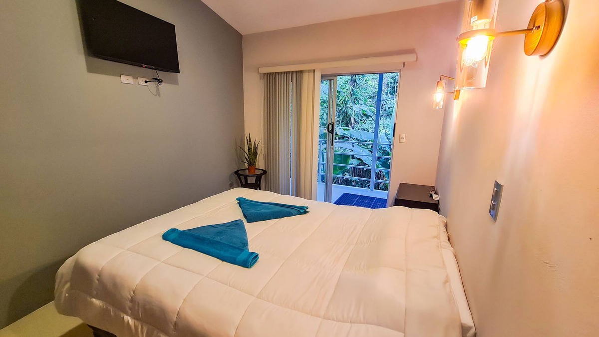 Chiguata Cabin | Cozy and Modern Room Perfect for traveling couples and lovers of the Caribbean