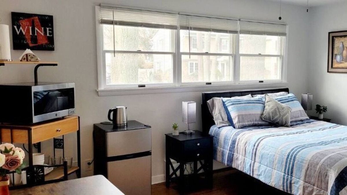 Wharton House | Cozy and Peaceful Near Mall, Hospital Public Transportation