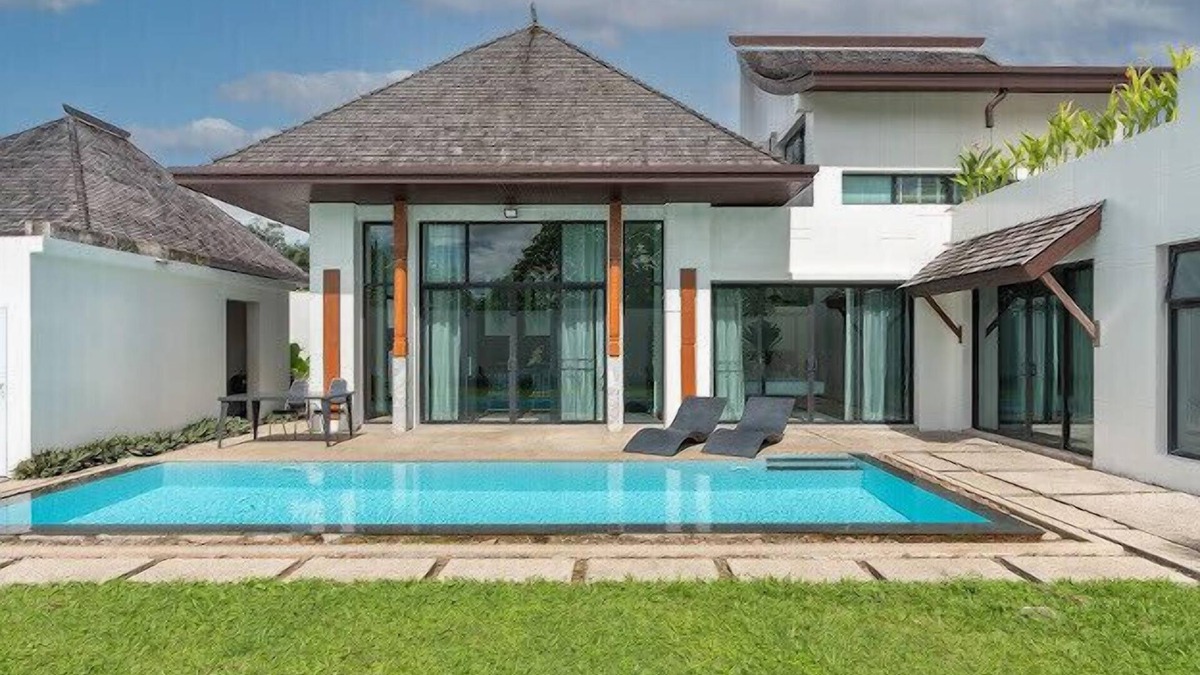 Choeng Thale Villa | Cozy and peaceful villa at Laguna , Porto de Phuket & Bangtao beach. Netflix