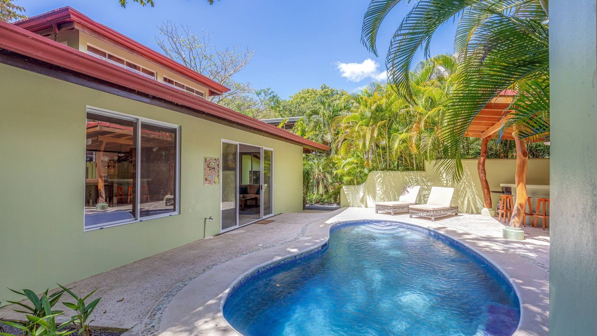 Nosara House | Cozy and private jungle oasis 7 minute walk to beach!