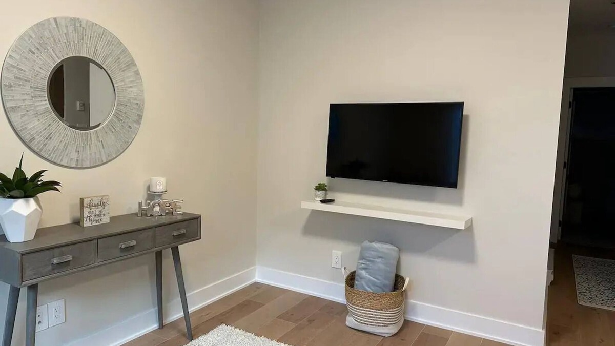 Langford House | Cozy and quiet brand new one-bedroom private suite