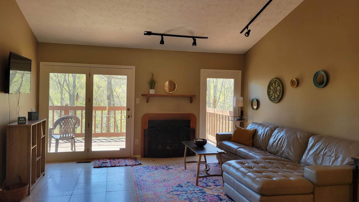 Bloomington House | Cozy and Relaxing.Just Steps To The Lake