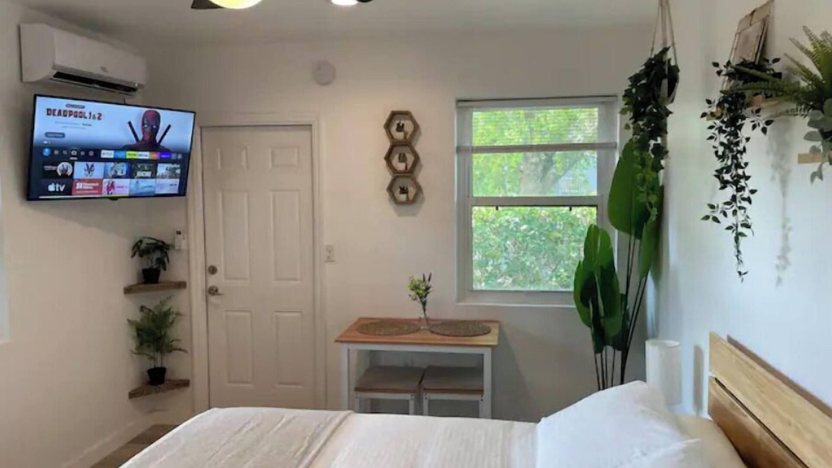 Northeast Miami Apartment | COZY AND RELAXING MINI STUDIO IN CENTRAL MIAMI!